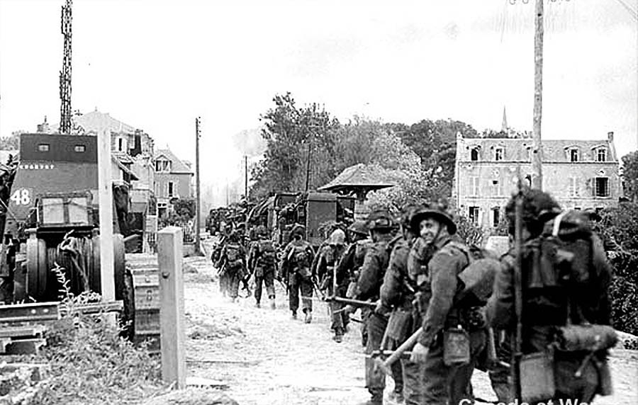 1944 0606D movinginland
