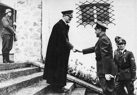 Hitler greeting Pavelic