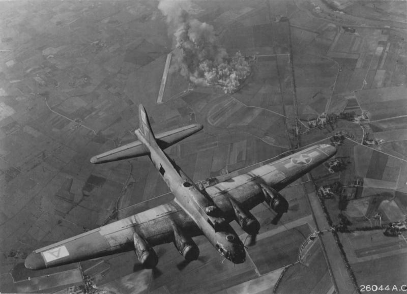 8th Air Force B-17 bomber raiding Focke Wulf