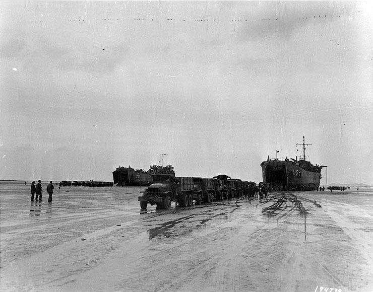 LST-72 and LST-325 unloading directly onto trucks