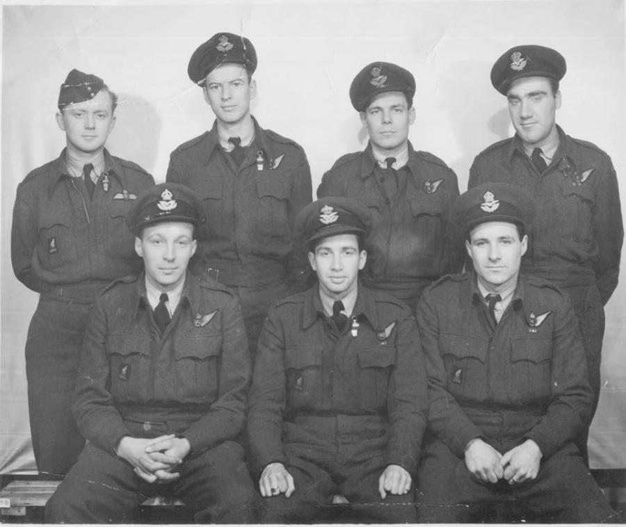 The 420 Sqdn left from Tholthorpe at 1944-09-16 at 21:56. Loc or duty Kiel