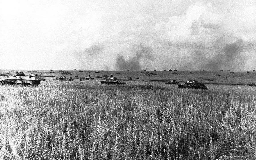 German tanks concentrate for a new attack on Soviet fortifications