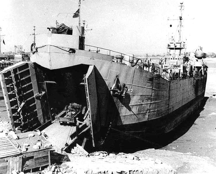 552 Ordnance Heavy Maintenance Company (USA) loaded on LST “Warhoop” and spent night in harbor