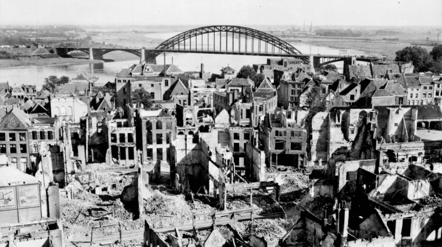 Nijmegen gebombardeerd