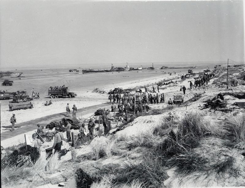 505th Engineer Light Ponton Company arriving off Utah Beach