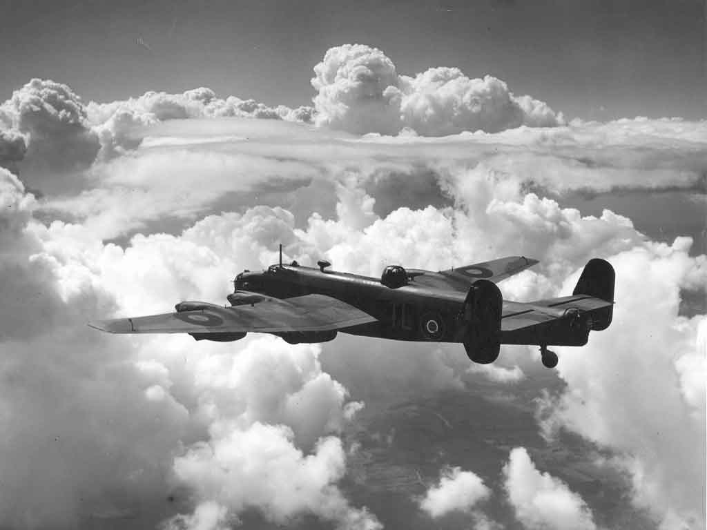 Handley Page Halifax (R9408 DY-L) on a mission to Essen on 1942-06-06