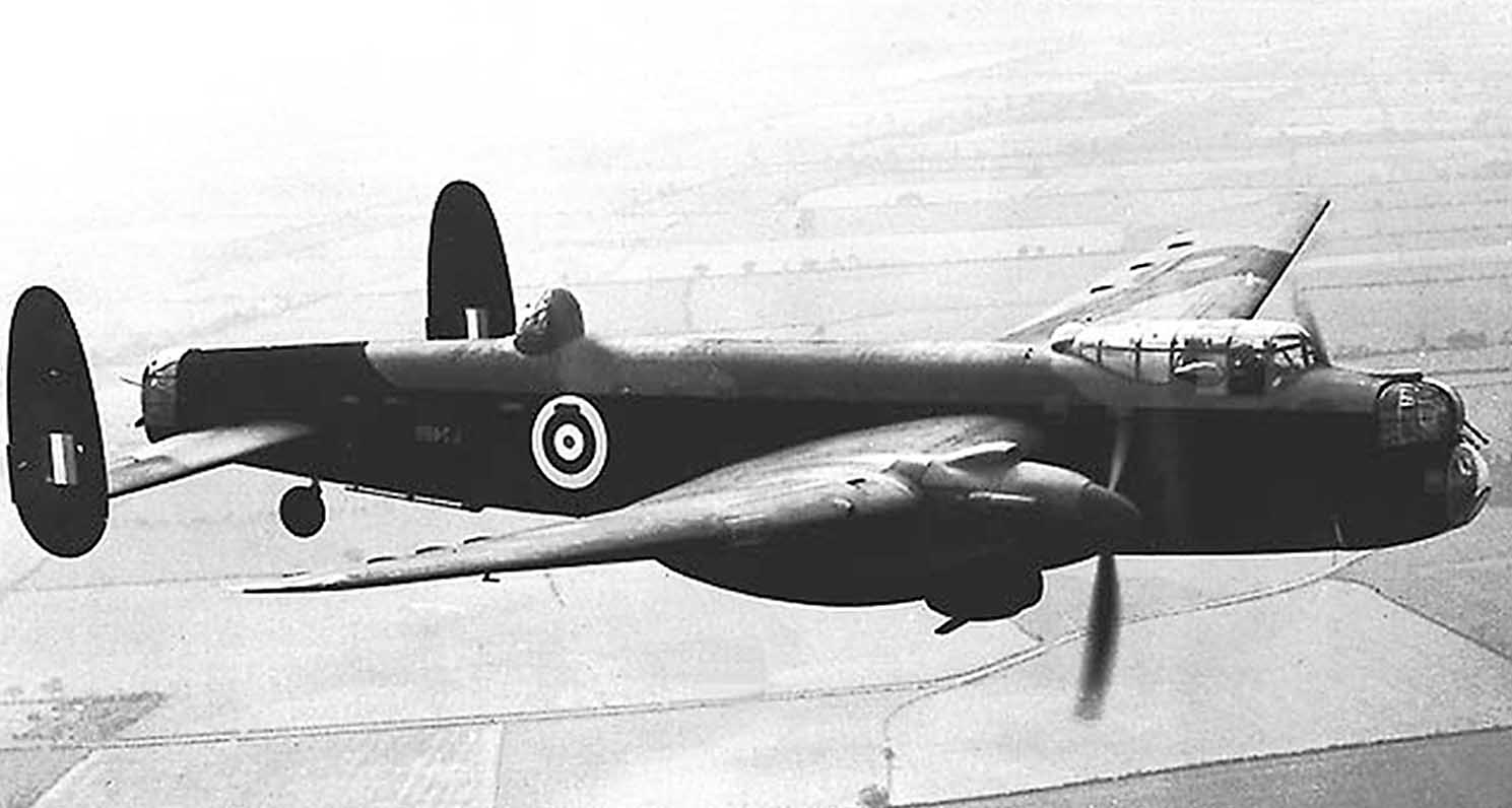 Manchester I (R5785 QR-M) on a mission to Le Havre on 1942-04-11